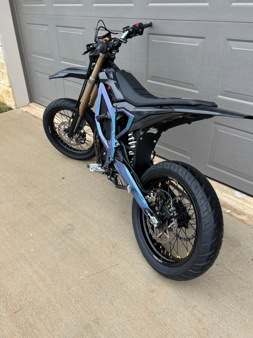 Green/blue color shifting frame guards