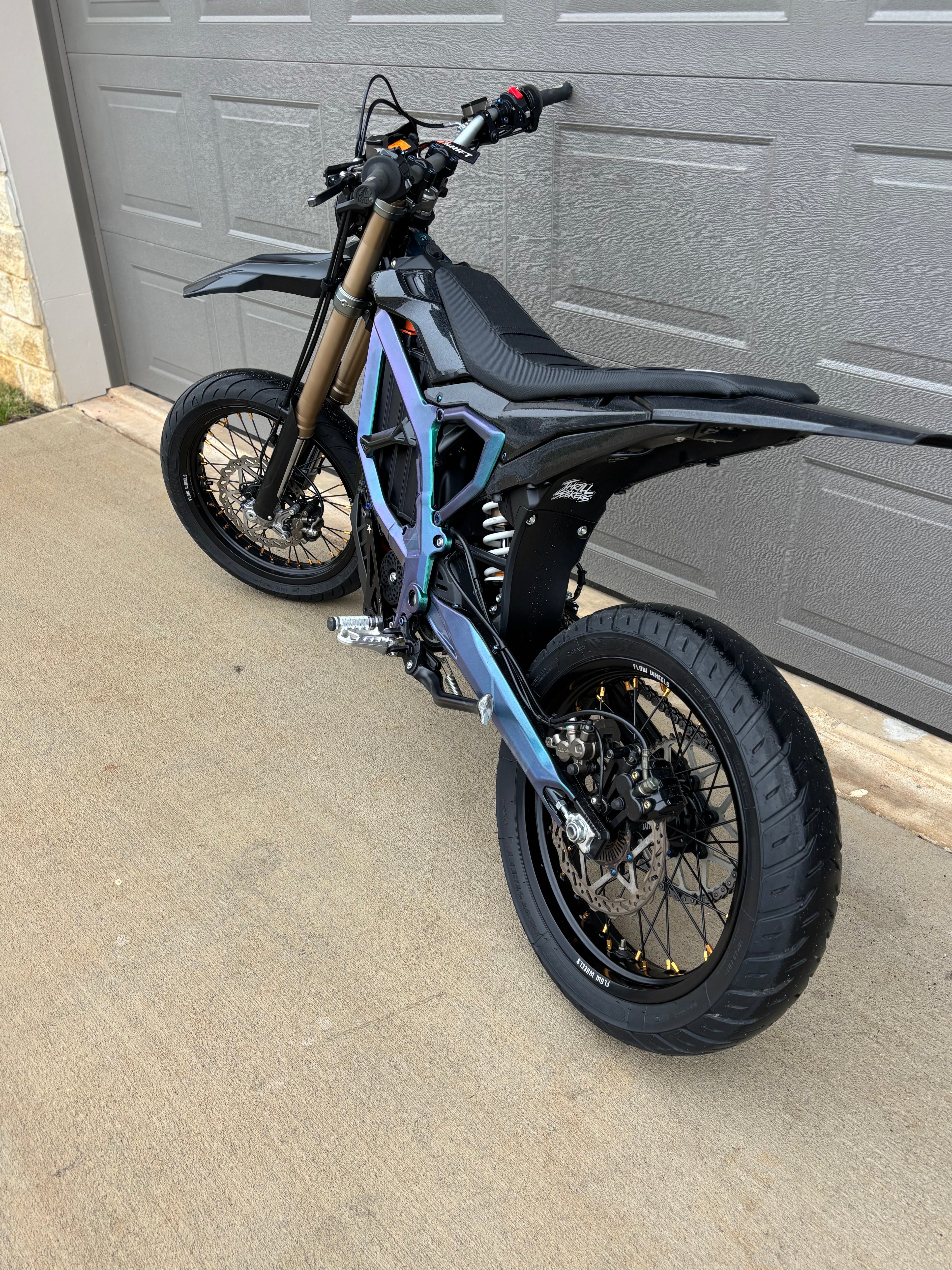 Green/blue color shifting frame guards